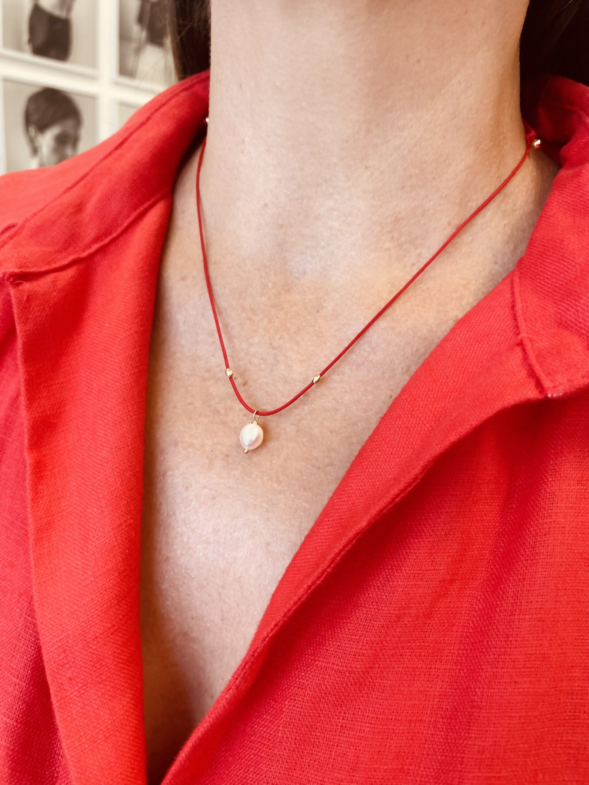 Kaelaehe punase paela ja pärliga 2 Kaelaehe punase paela ja pärliga - Image 2